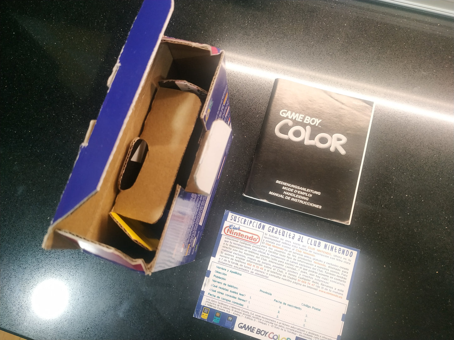 Caja Game Boy Color Edición Pikachu