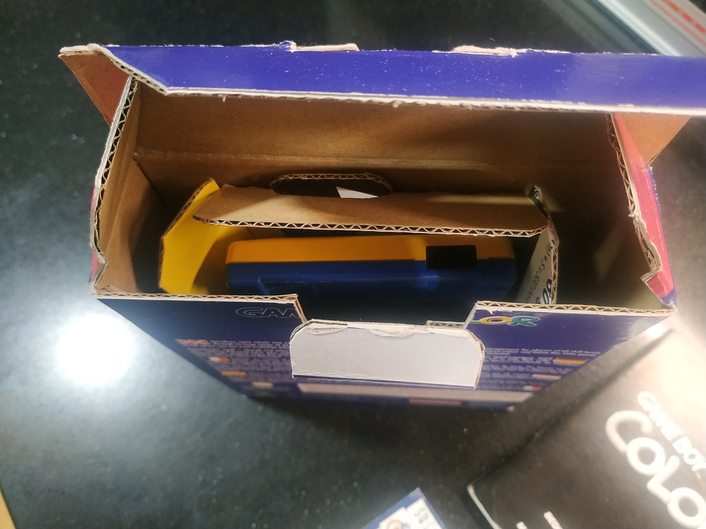 Caja Game Boy Color Edición Pikachu