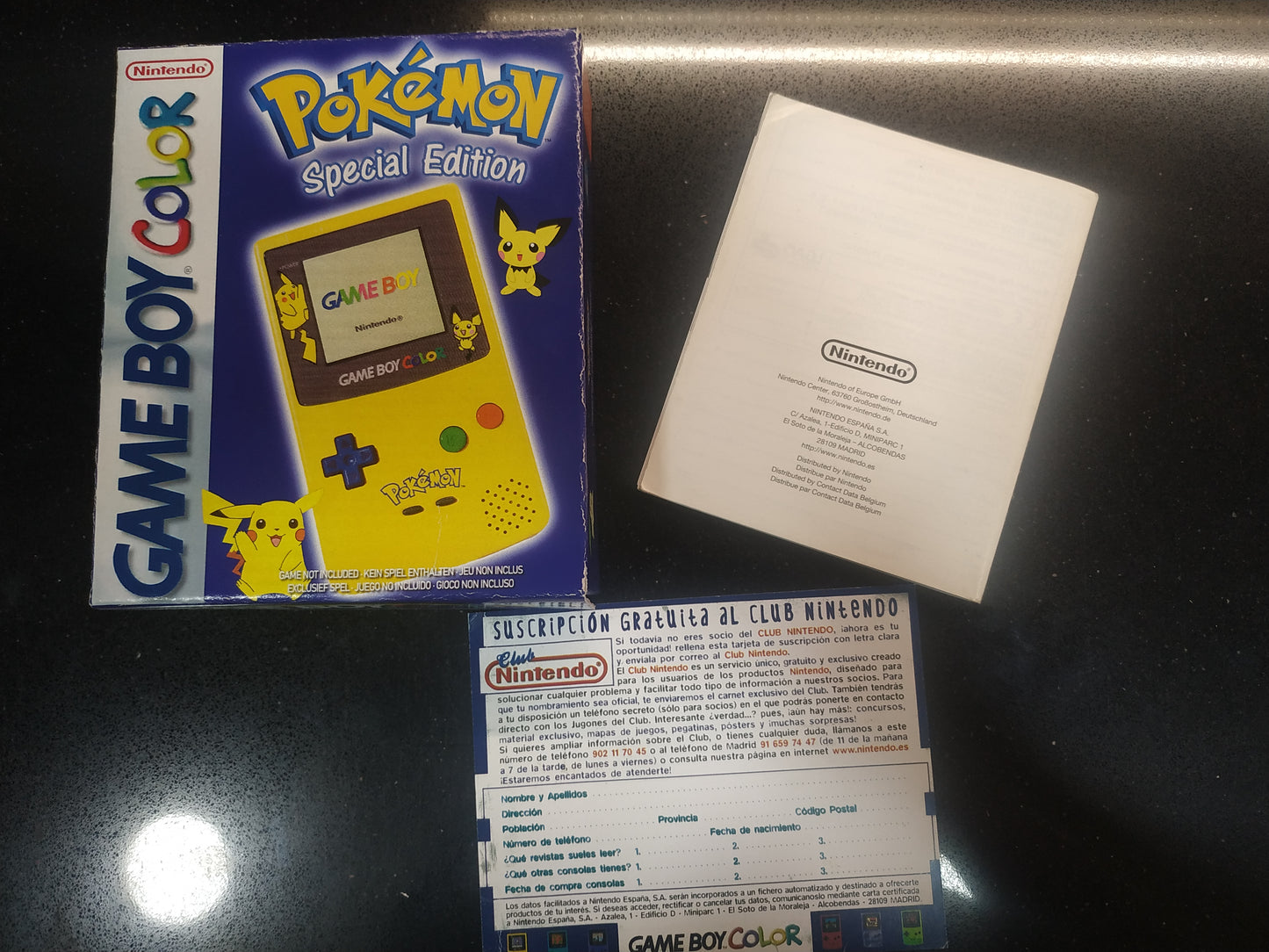 Caja Game Boy Color Edición Pikachu