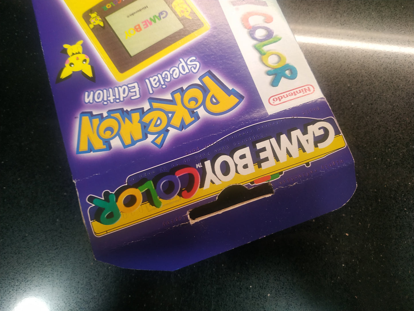 Caja Game Boy Color Edición Pikachu