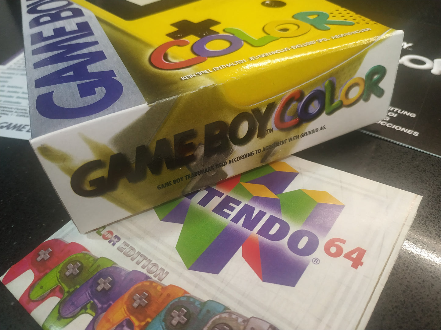 Caja Game Boy Color Amarilla